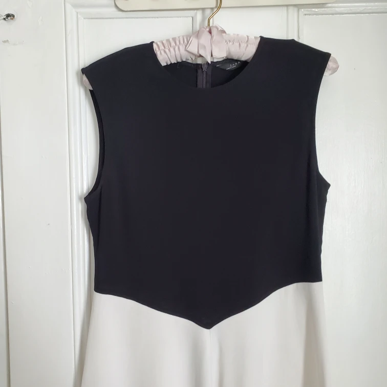 Zara Black and White Asymmetric Dress - photo 2