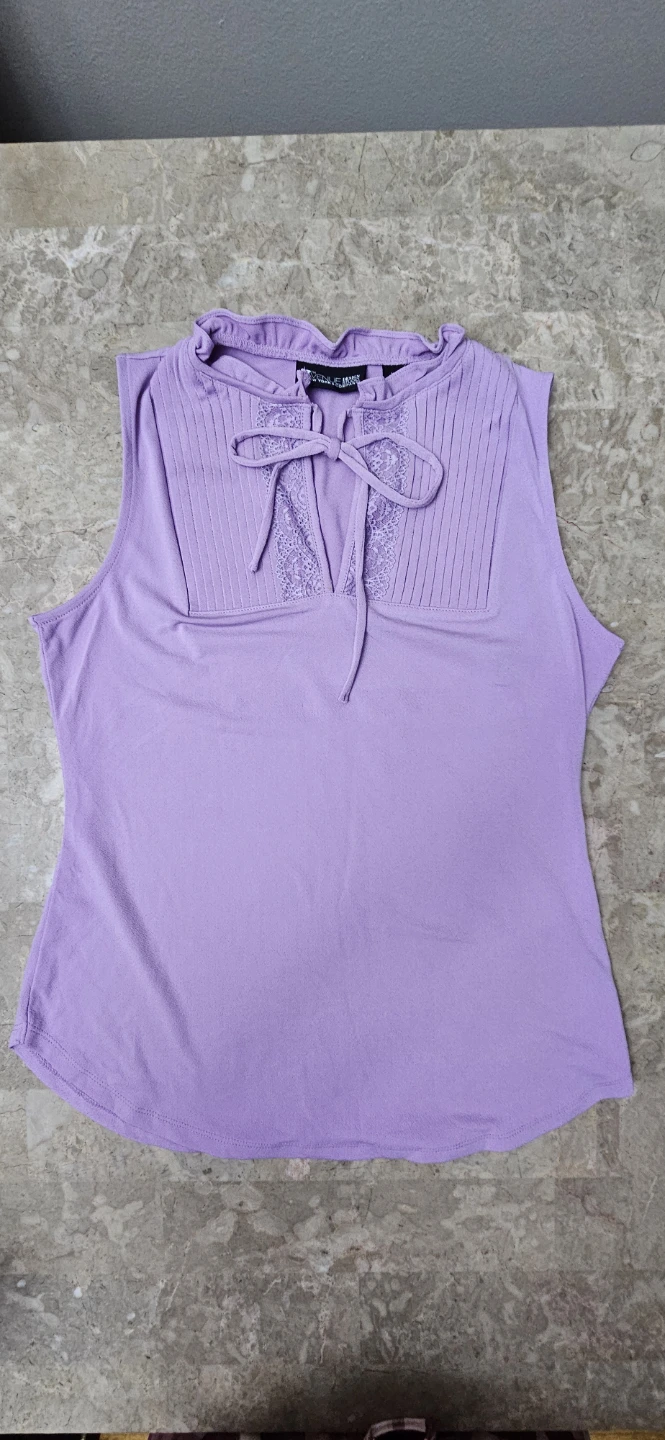 Women's NY&CO Lavender Sleeveles Blouse. New