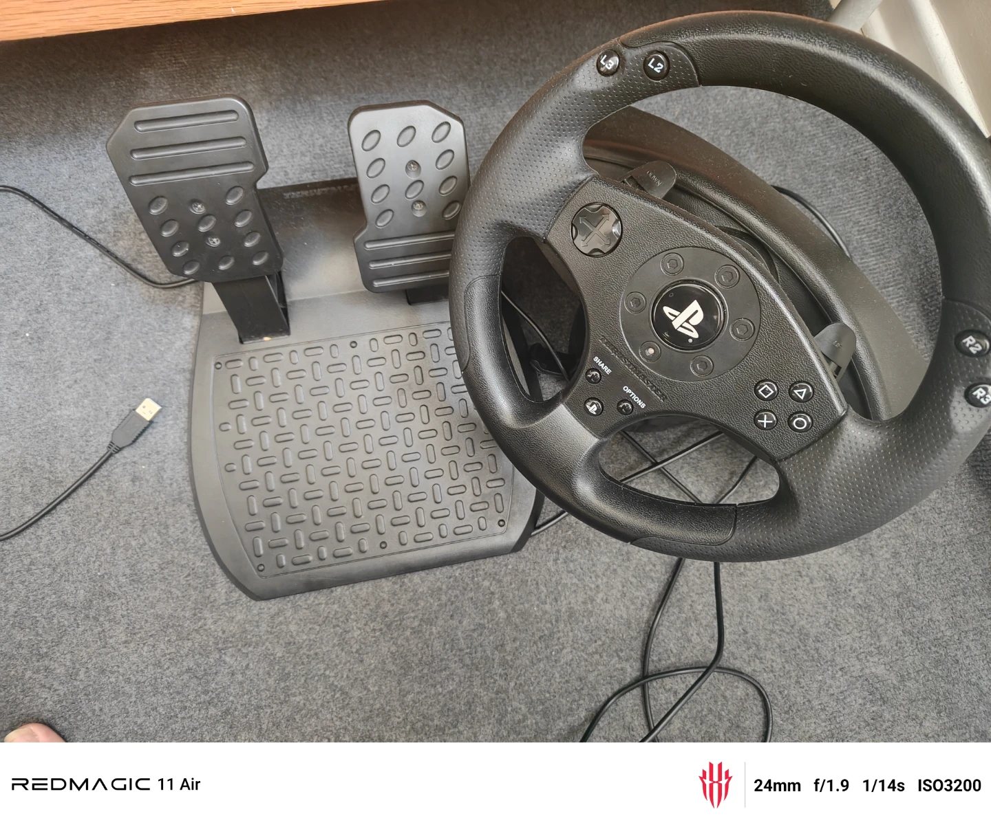 Logitech Driving Force PS4/PS5 Racing Wheel and Pedals - photo 2