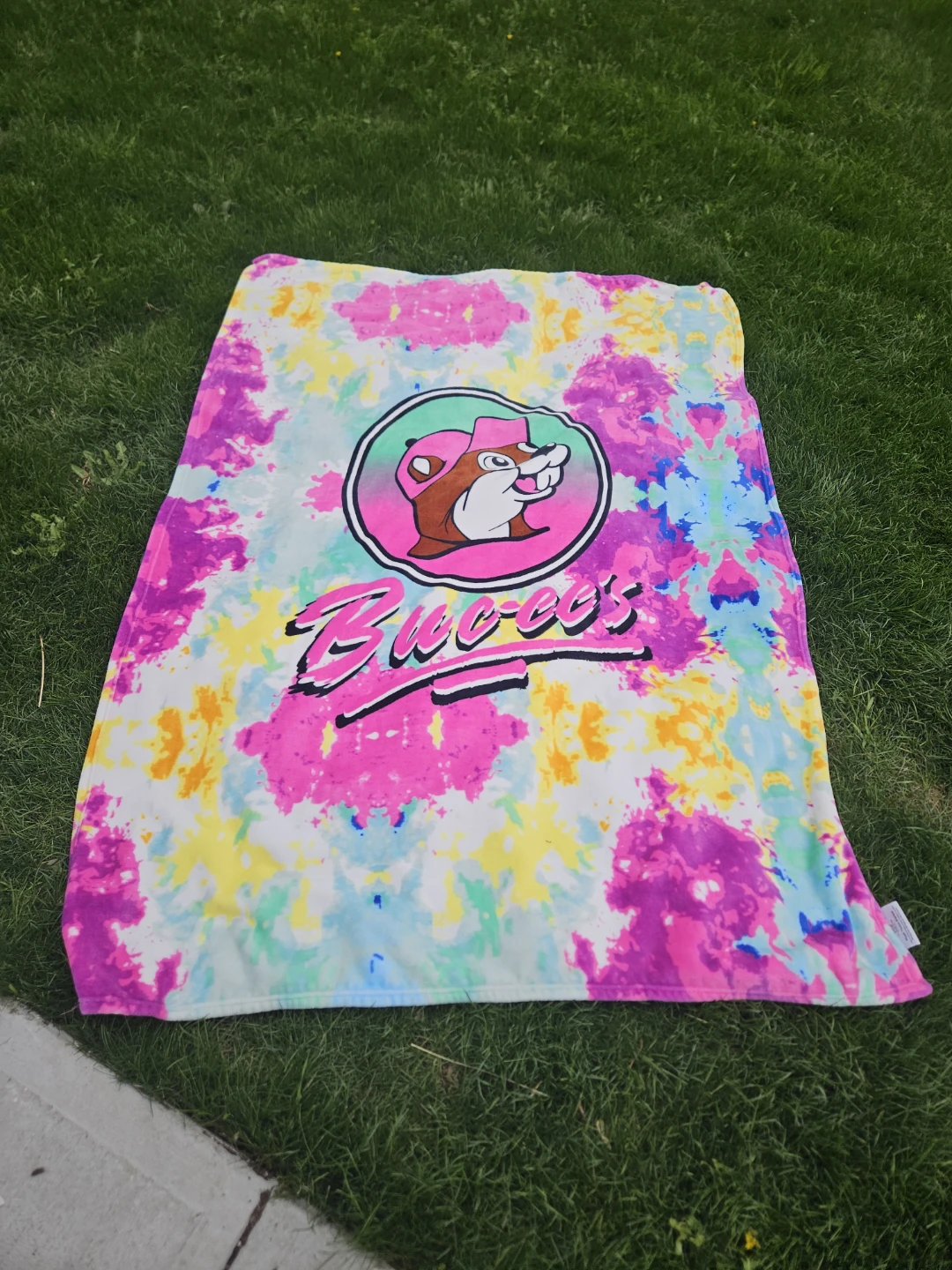 Bucc-ee's Tie-Dye Blanket