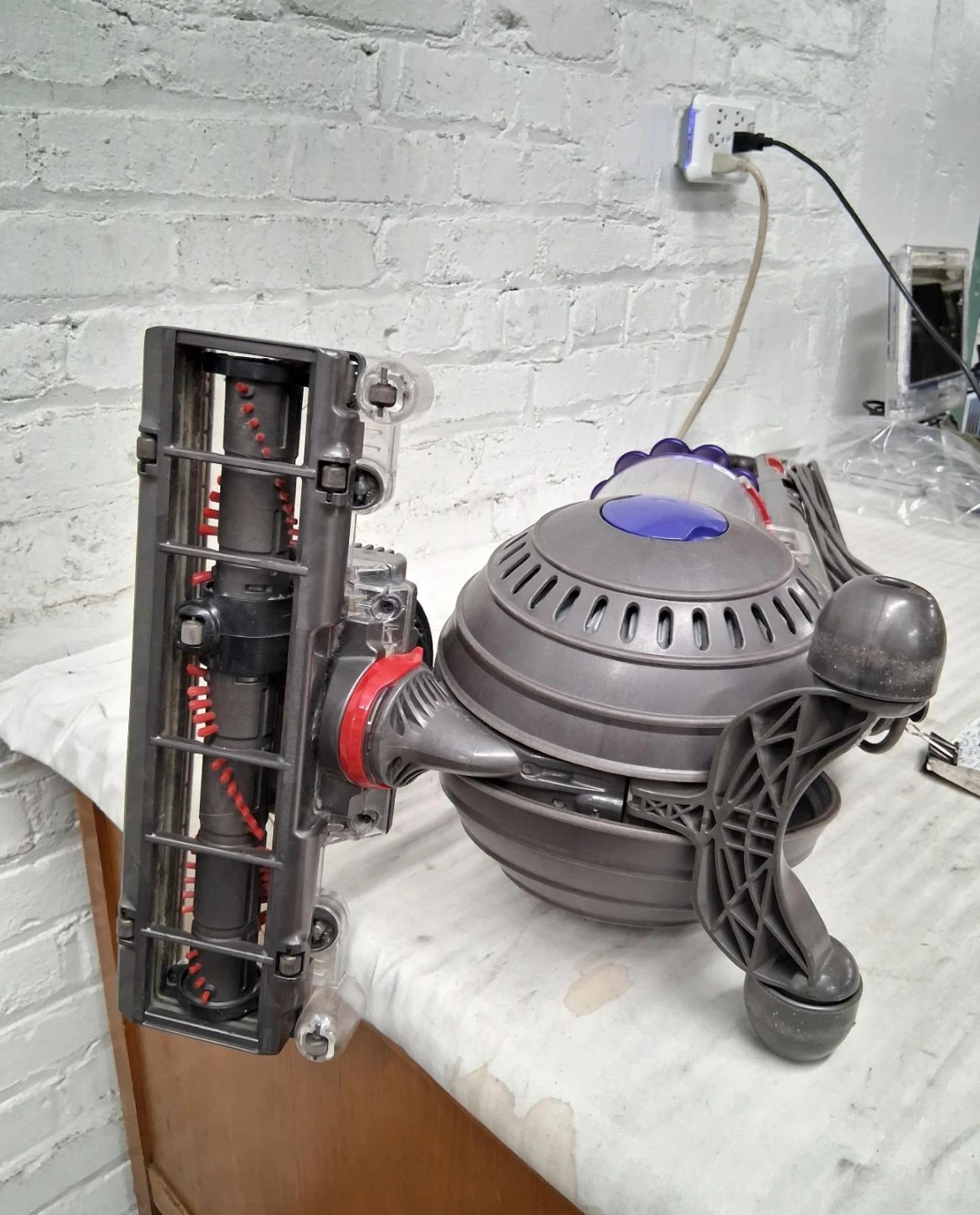 Dyson Ball Animal Upright Vacuum Cleaner (cash only) - photo 3