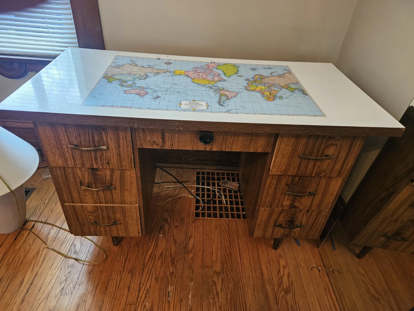 Vintage World Map Desk - photo 5