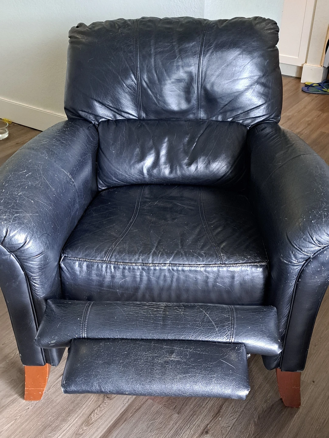 Black Leather Recliner Chair - photo 2