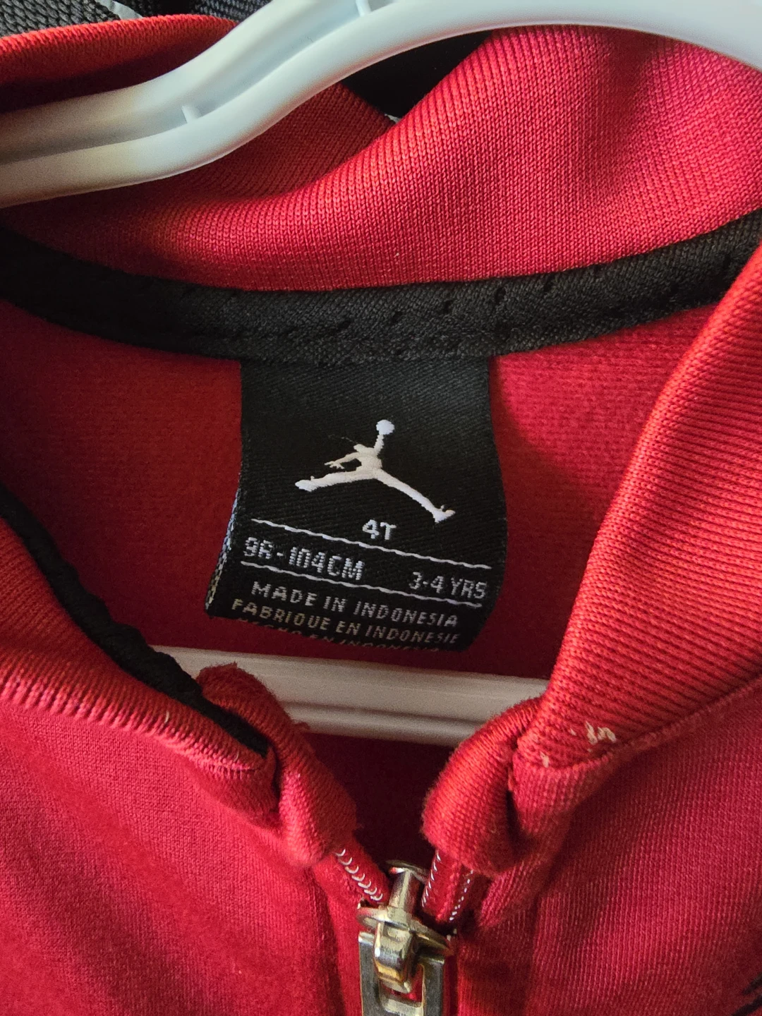 Boys Jordan and Nike zip 15$ for both