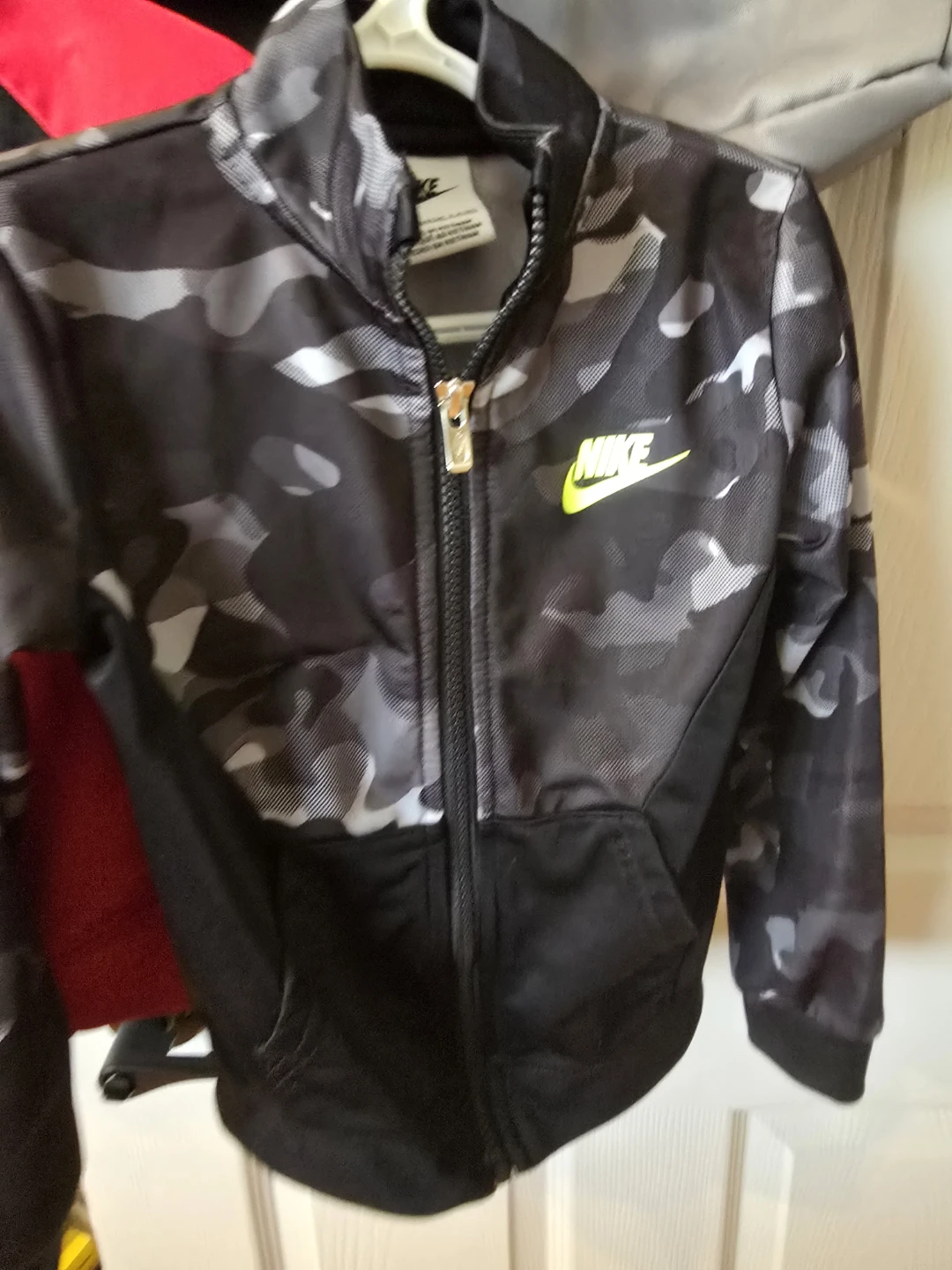 Boys Jordan and Nike zip 15$ for both - photo 3