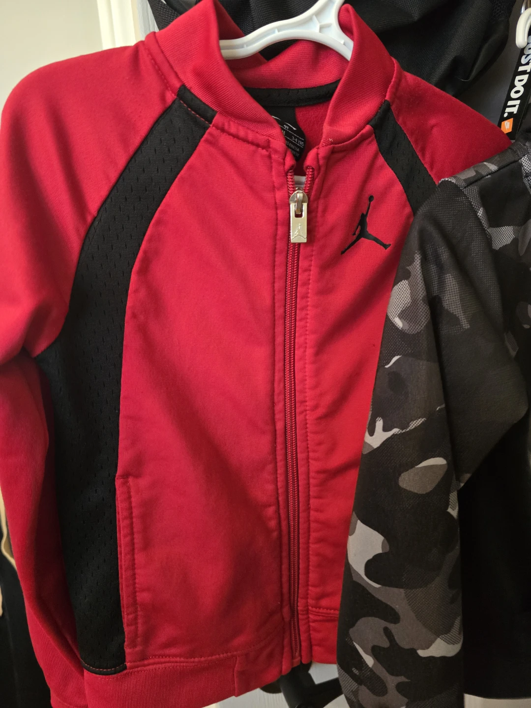 Boys Jordan and Nike zip 15$ for both - photo 4