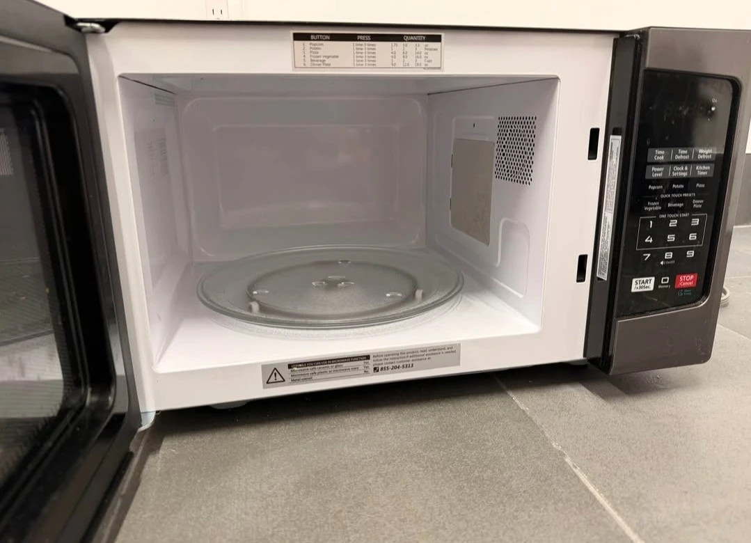 Toshiba Microwave - photo 3