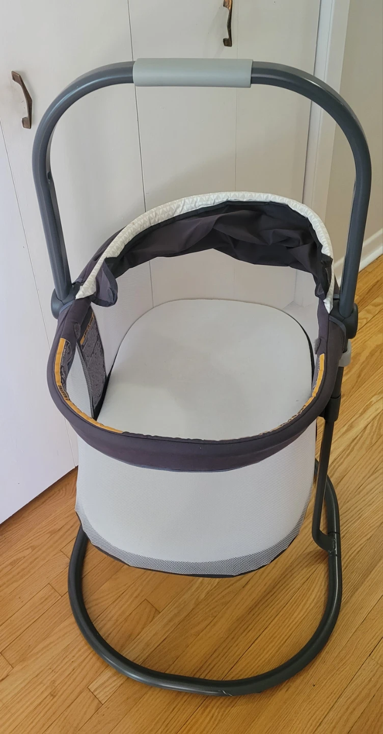 Graco Portable Bedside Bassinet - photo 4