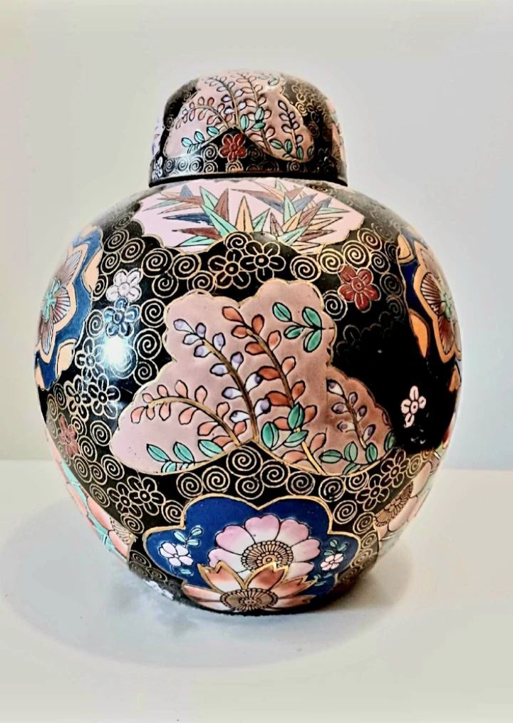 Chinoiserie Macau Famille Noire Ginger Jar