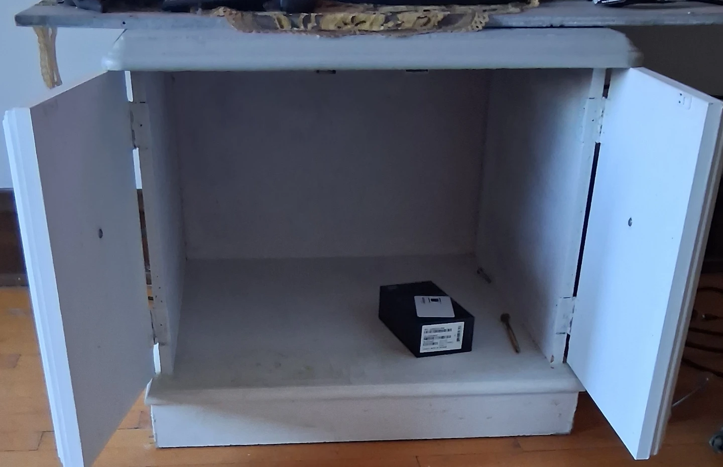 White End Table with Decorative Front - photo 2