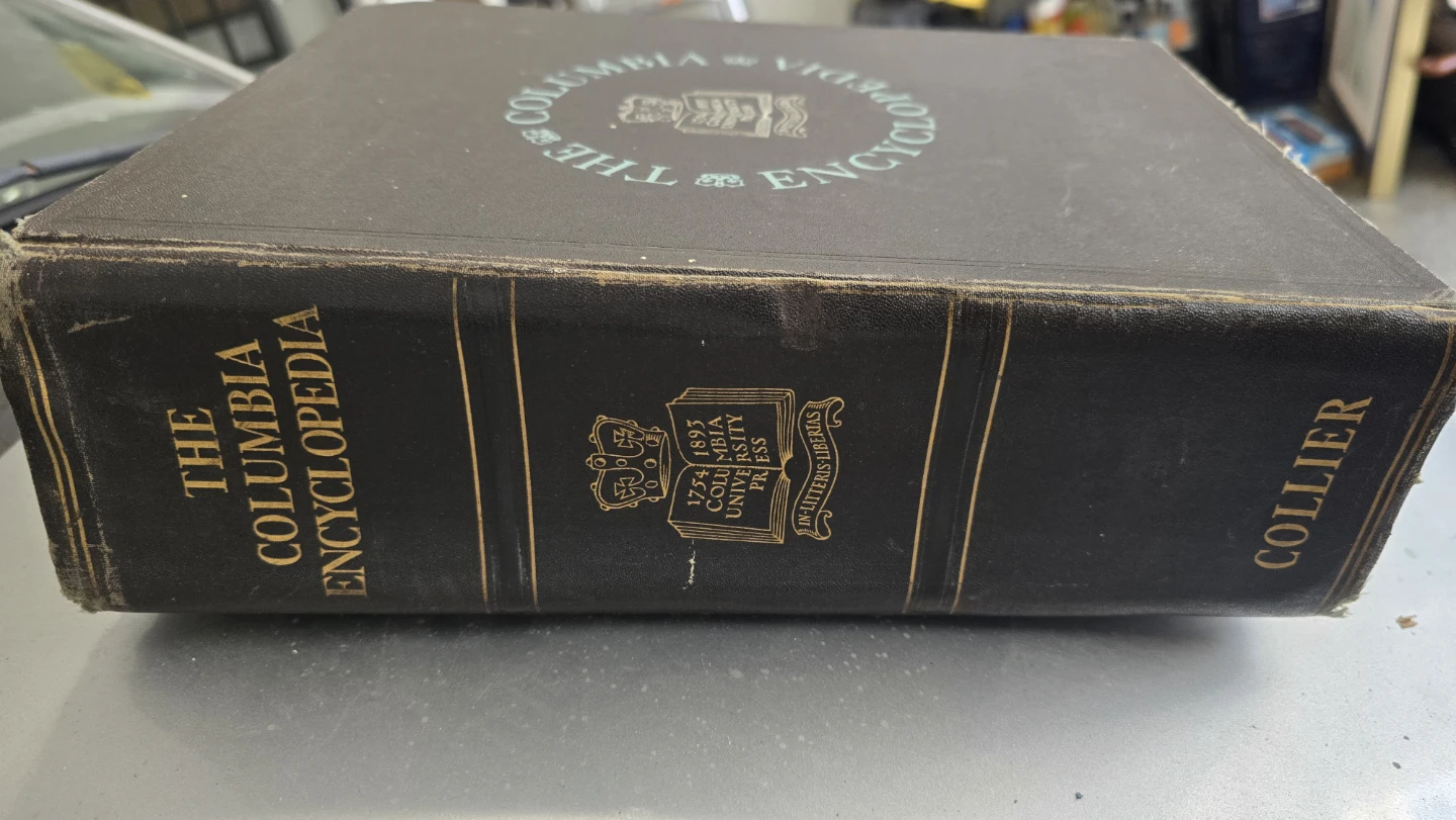 Vintage 1942 Columbia Encyclopedia - photo 2