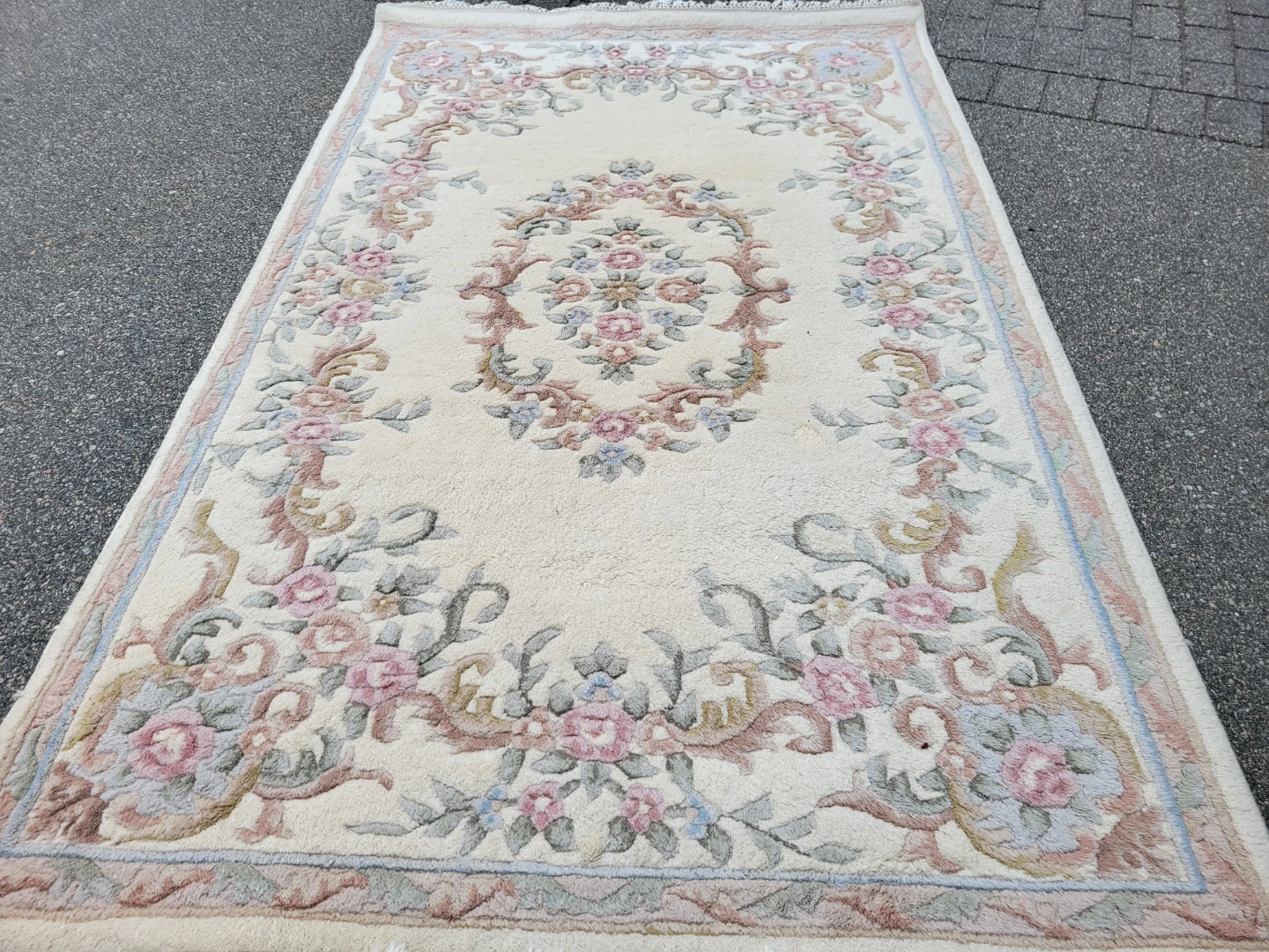 ​Plush 100% Wool Area Rug - 5'3" x 8'3" Hand-Made Pastel Floral. - photo 2