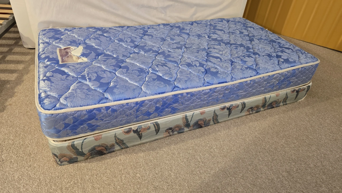 Set twin single mattress and box spring - photo 2