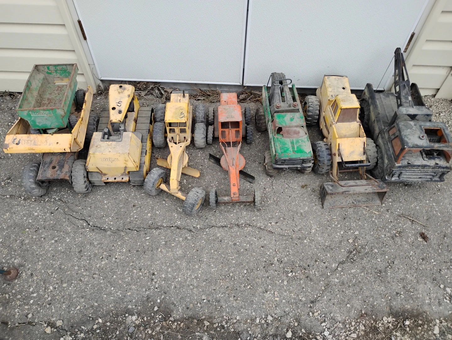 Vintage Metal Tonka Trucks *OPEN TO OFFERS*