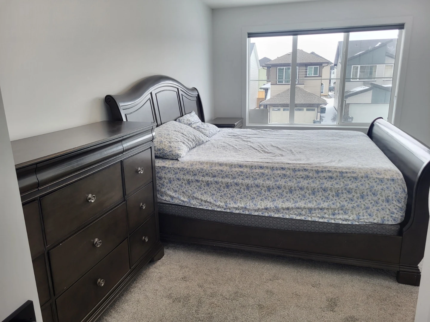 Master bedroom with attached bathroom - photo 2