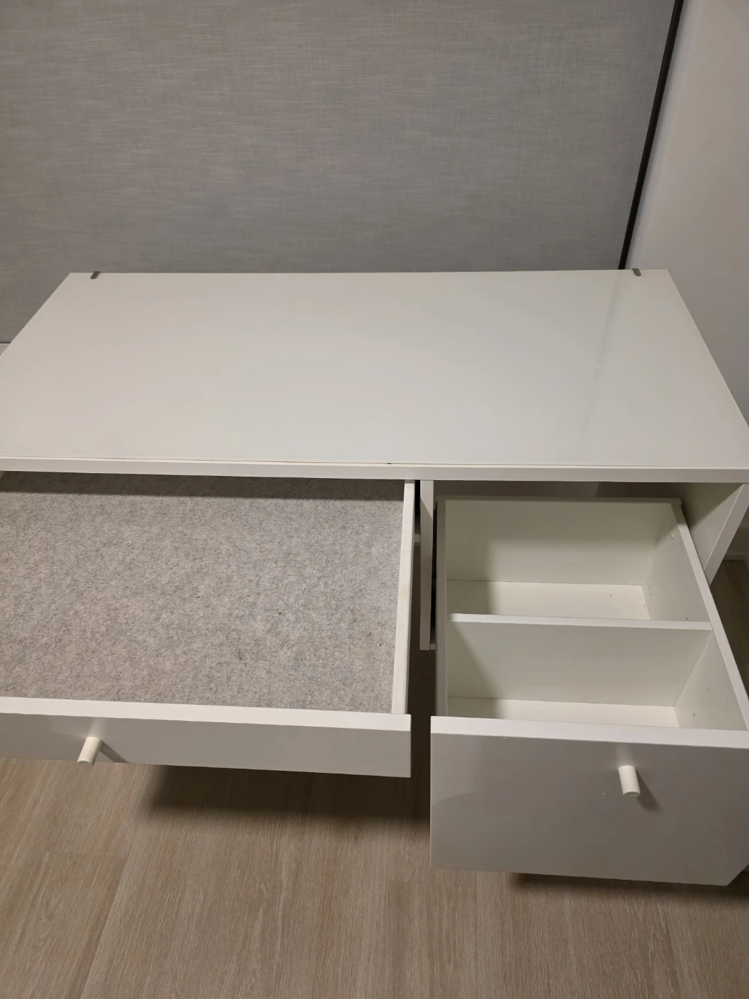 White SYVDE Dressing Table - photo 3