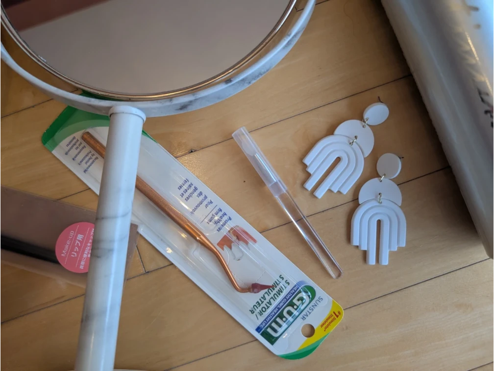 Assorted Vanity and Beauty Items - photo 2