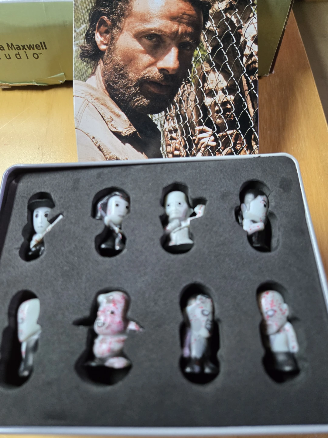 The Walking Dead Collectible Figures Tin - photo 2