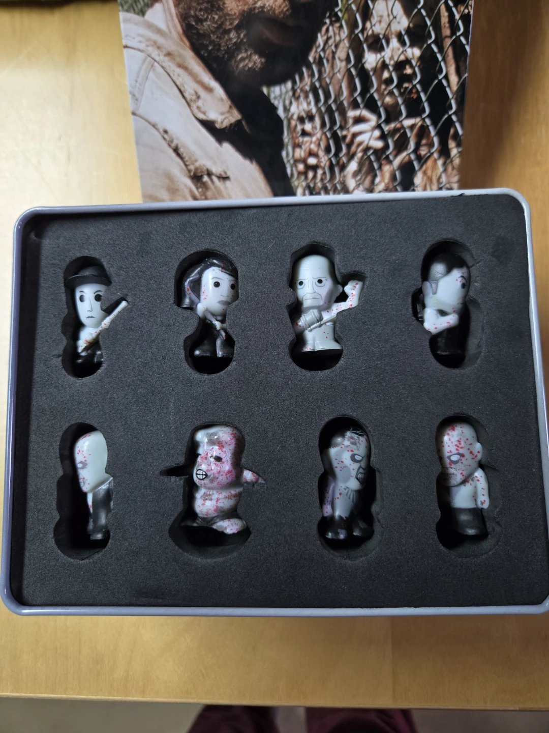 The Walking Dead Collectible Figures Tin - photo 4