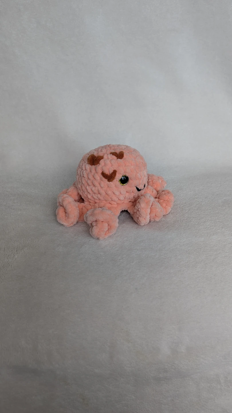 Crocheted octopus Plushie with hearts - photo 2