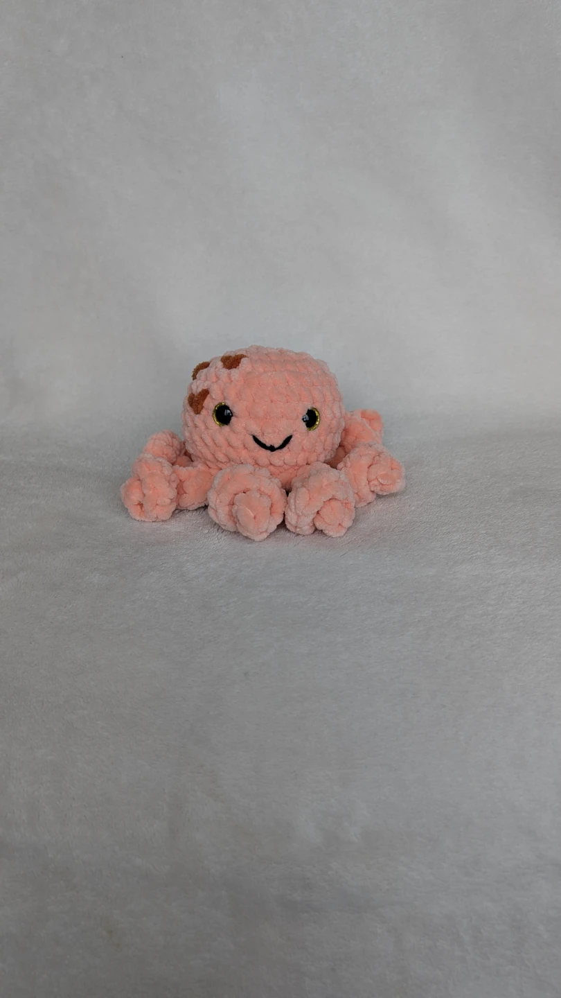 Crocheted octopus Plushie with hearts - photo 3