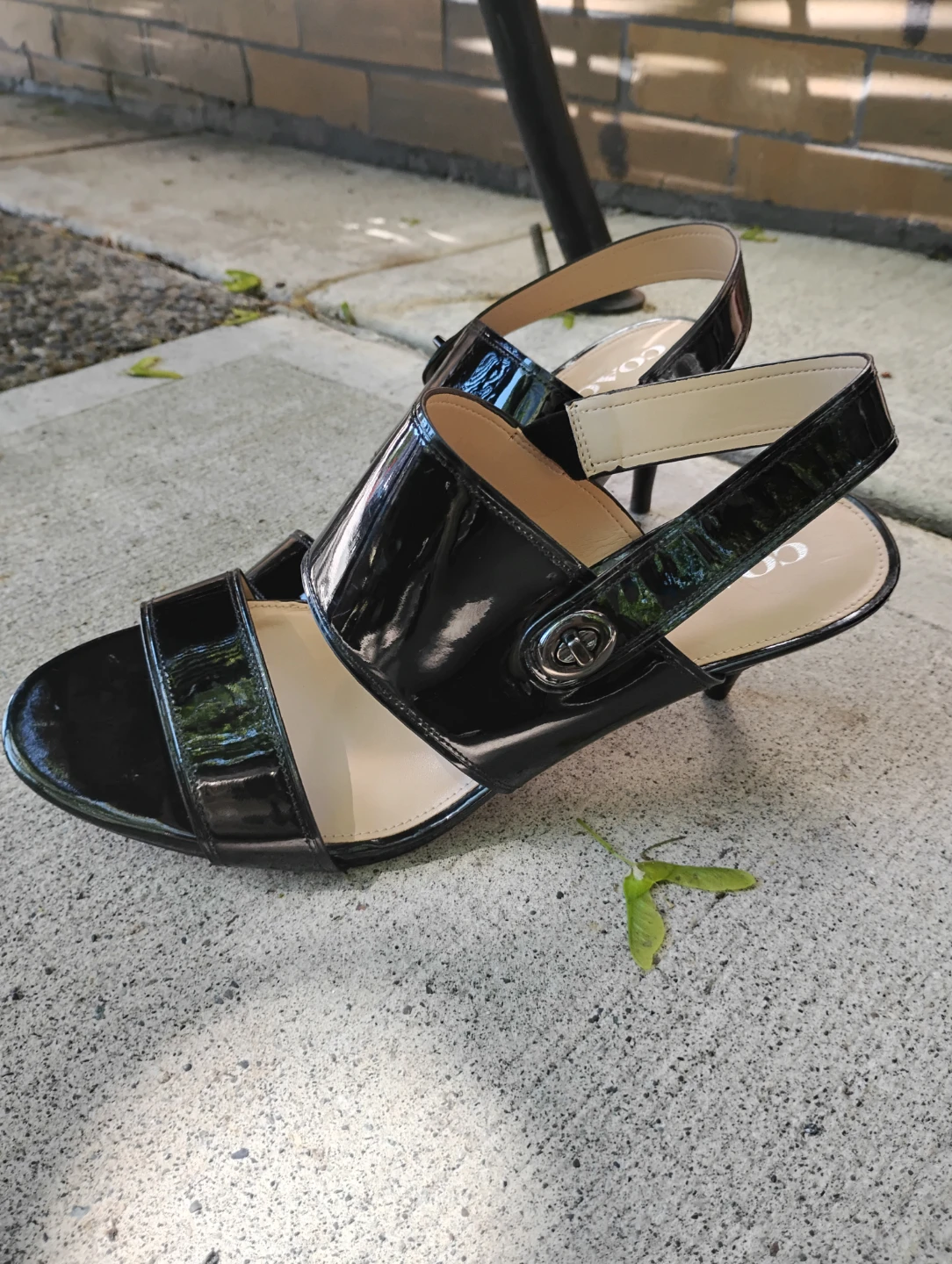 Coach Black Patent Leather Kitten Heels - Size 10B - photo 2