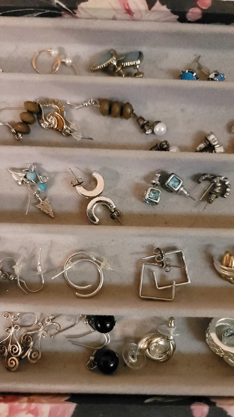 Assorted Lot of Women's Earrings(D) - photo 2