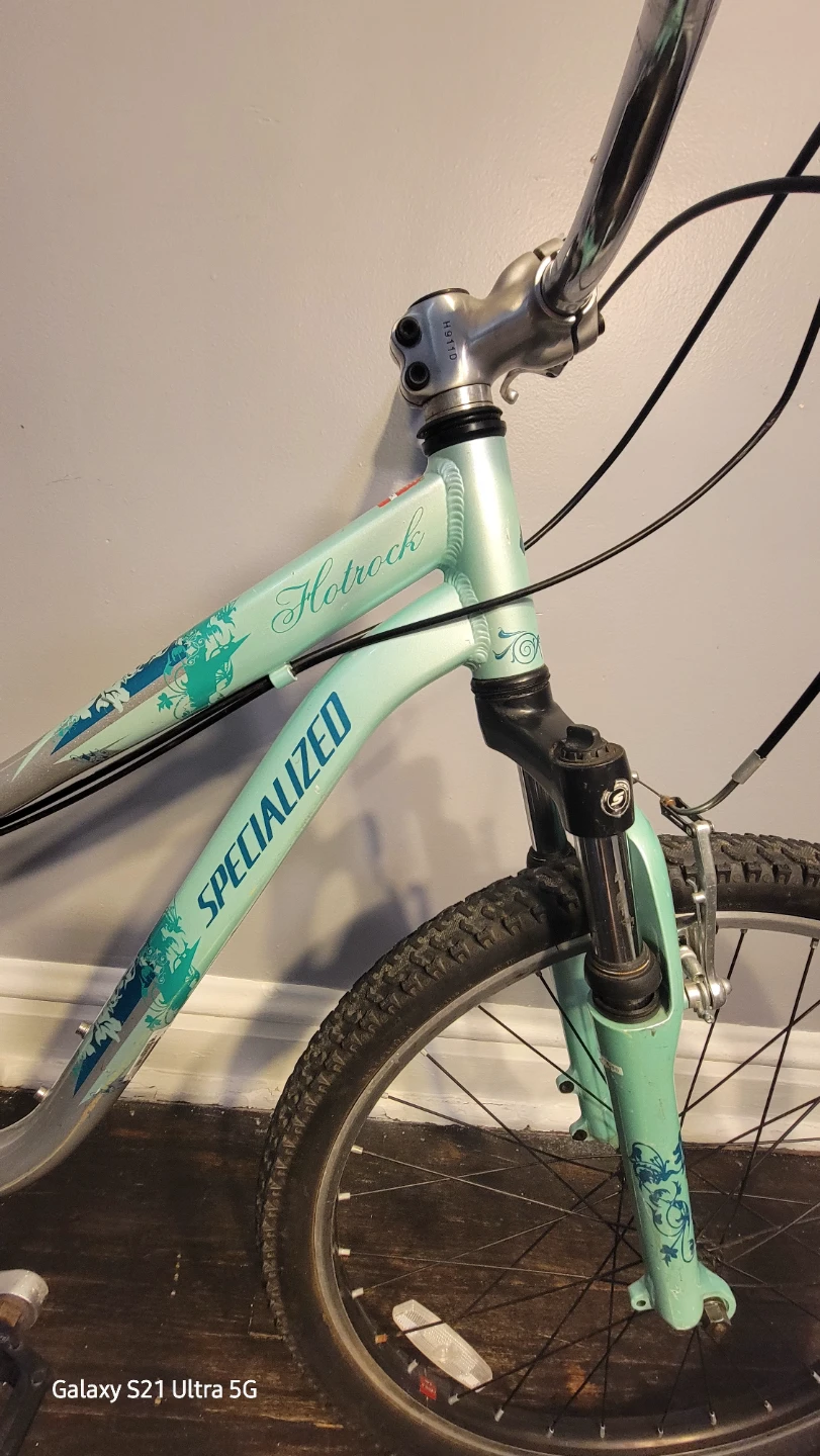 Specialized Hotrock Mountain Bike - photo 4