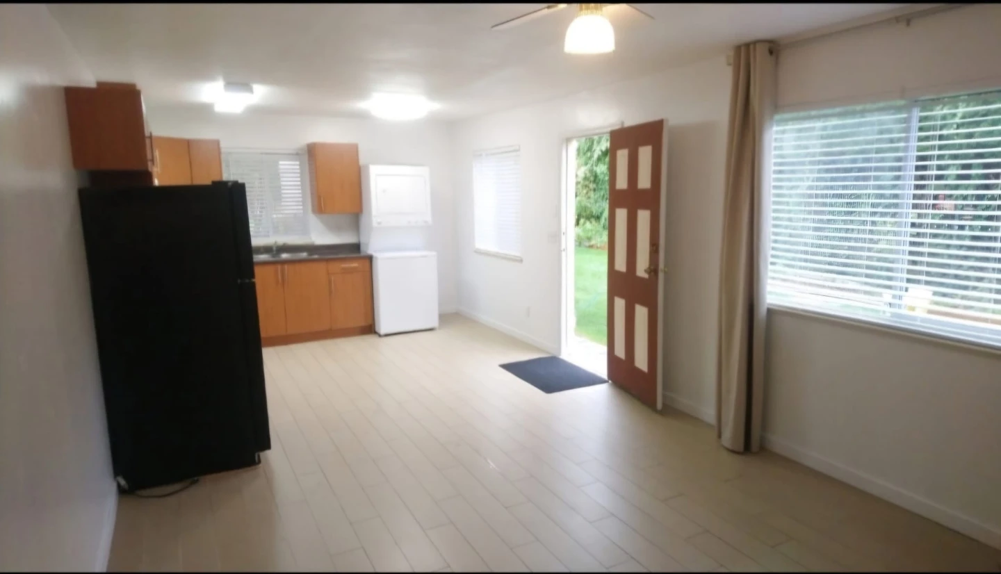 2 br Suite for rent - photo 3