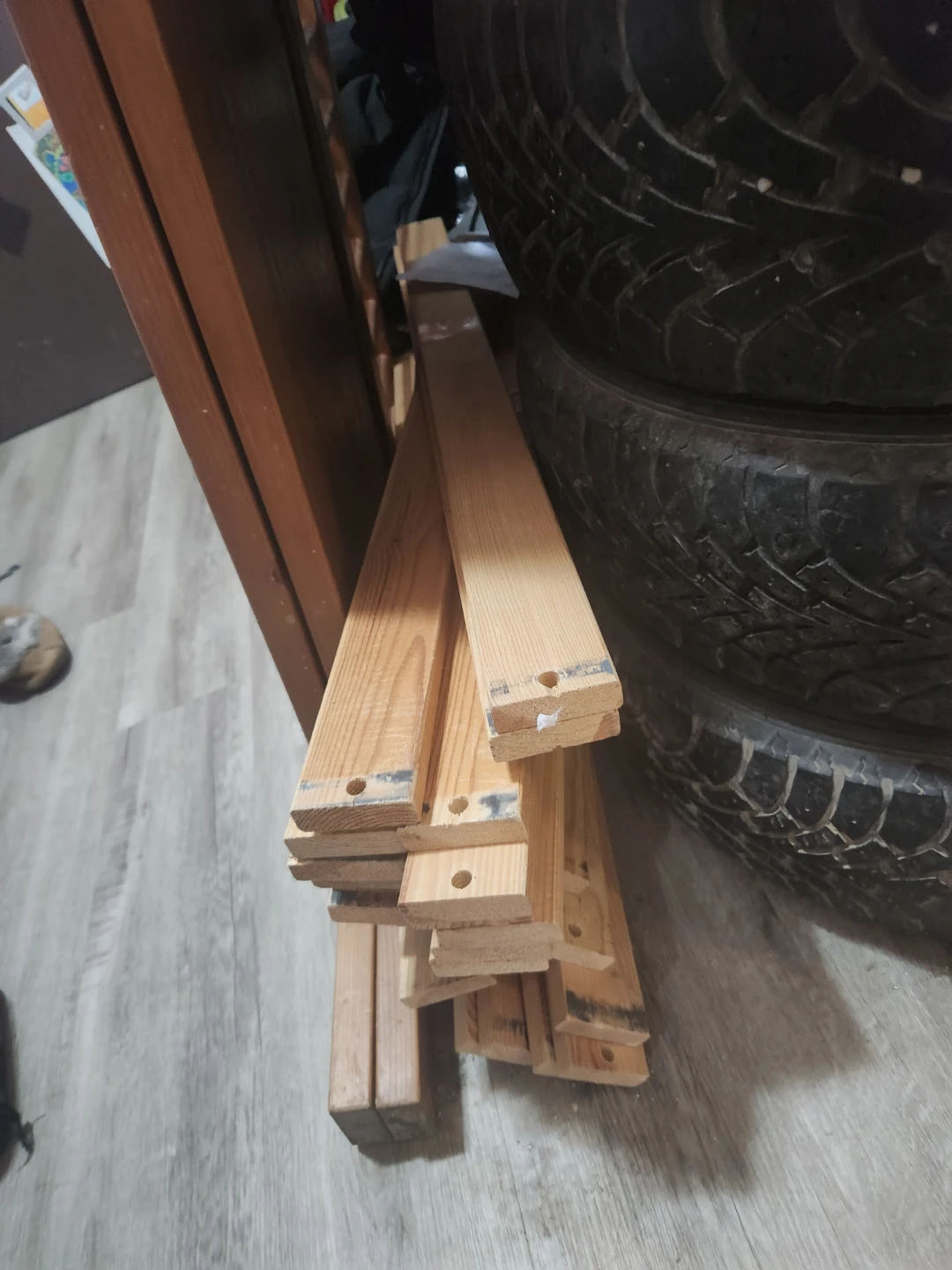 Twin bedframe with all hardware - photo 3