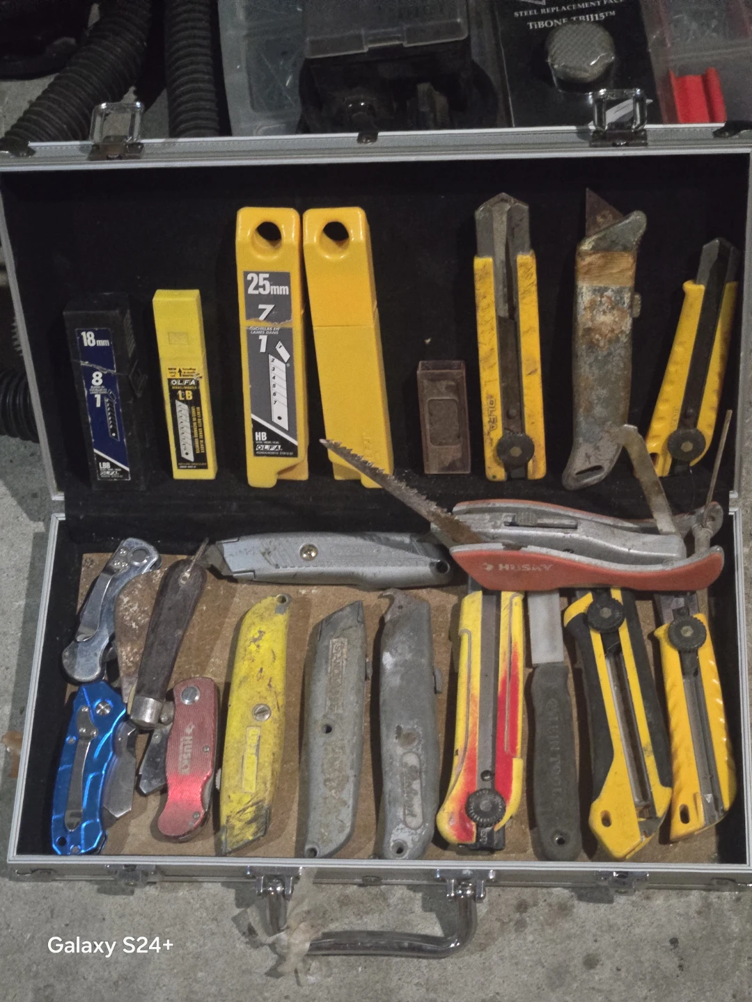 Assorted Utility Knives and Blades