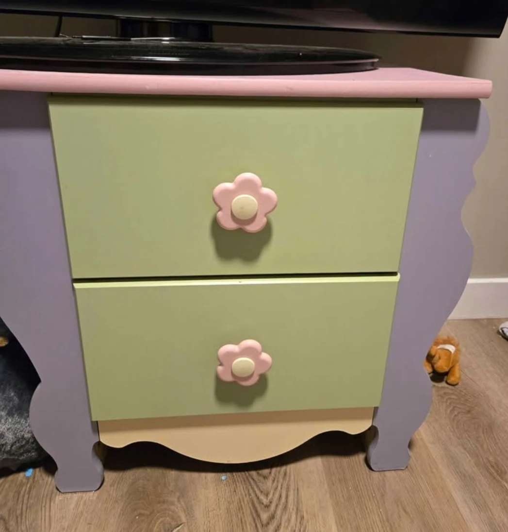 Kids Desk and Dresser Set with Flower Knobs - photo 3