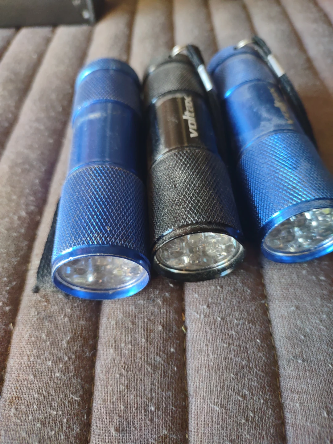 3 Mini LED Flashlights - Black & Blue - photo 3