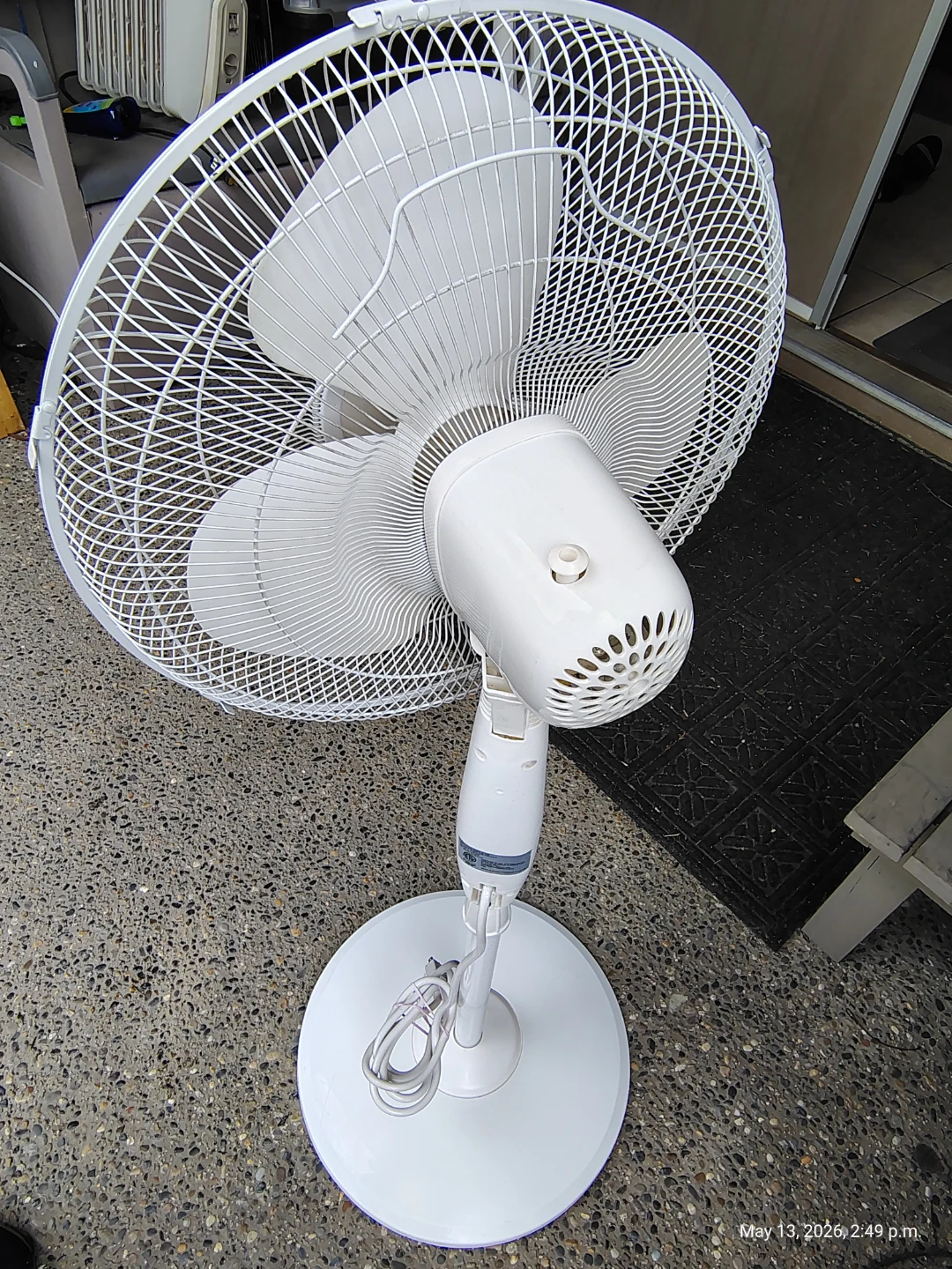 Garrison 16in Modern Pedestal Fan with Oscillating - photo 4