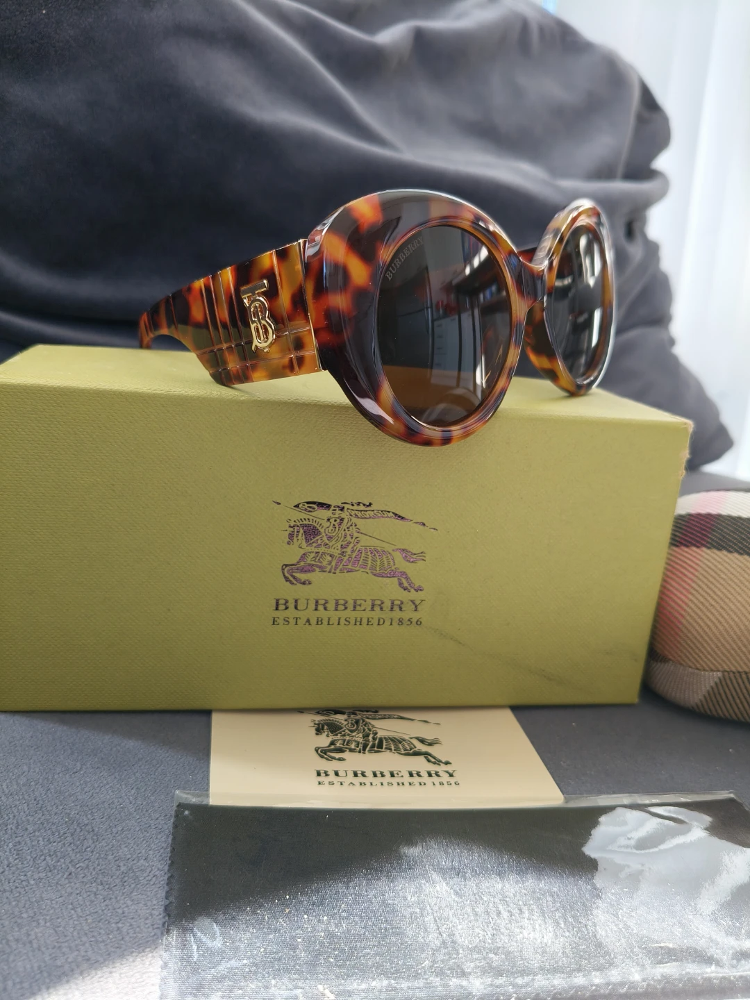 Burberry Tortoiseshell Sunglasses - photo 5