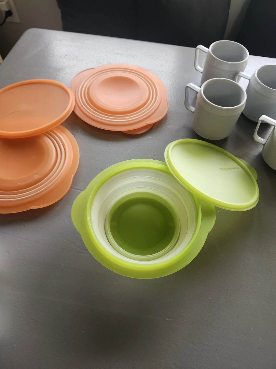 Tupperware Collapsible Bowls and Lids Set