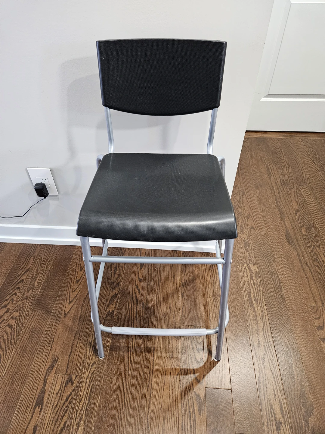 Bar stool with backrest, counter height