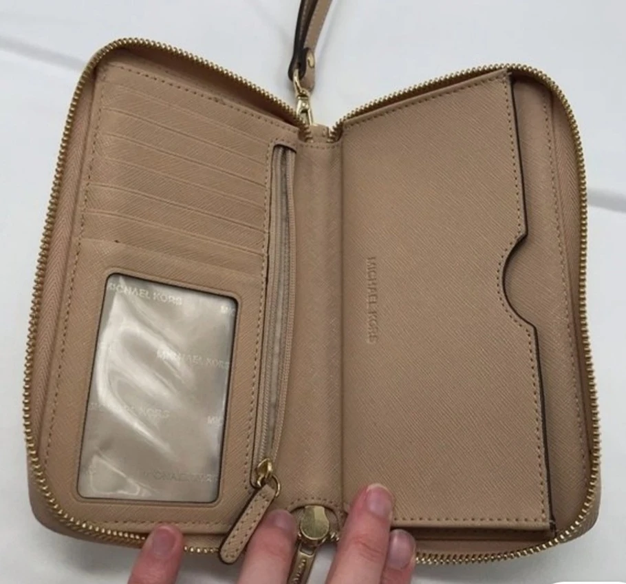 Michael Kors Wristlet Wallet - photo 2