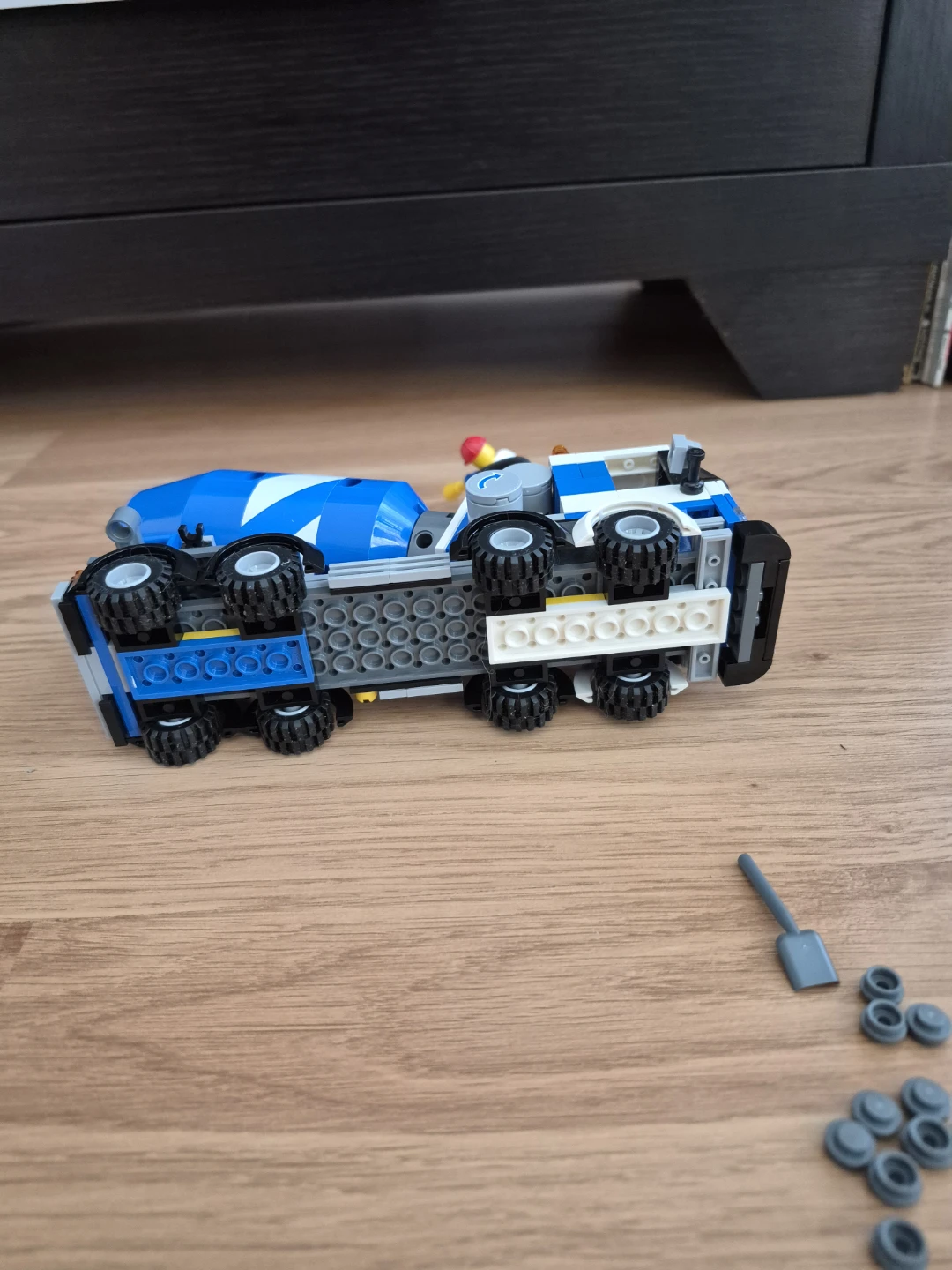 LEGO City Cement Mixer Truck - photo 4