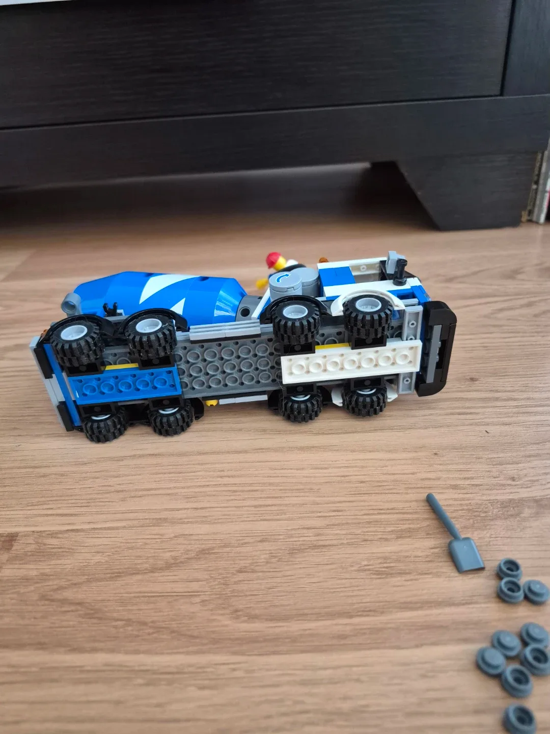 LEGO City Cement Mixer Truck - photo 4