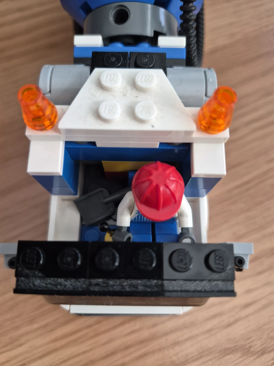 LEGO City Cement Mixer Truck - photo 5