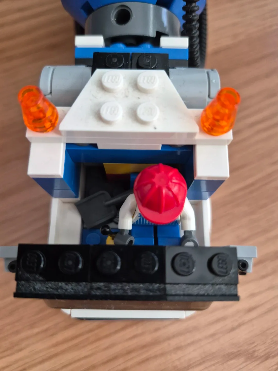 LEGO City Cement Mixer Truck - photo 5