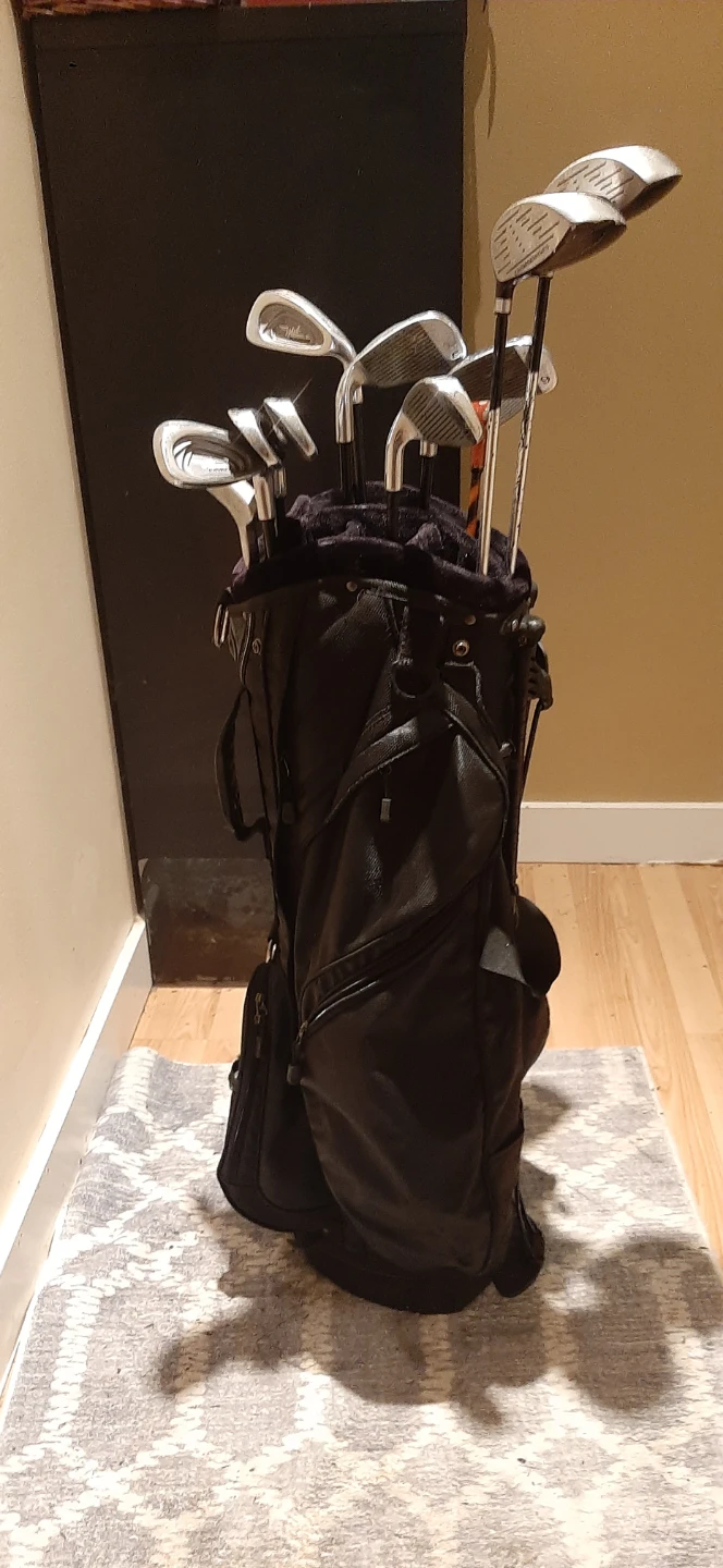 Complete Set Of Precision Wave Golf Clubs & Bag