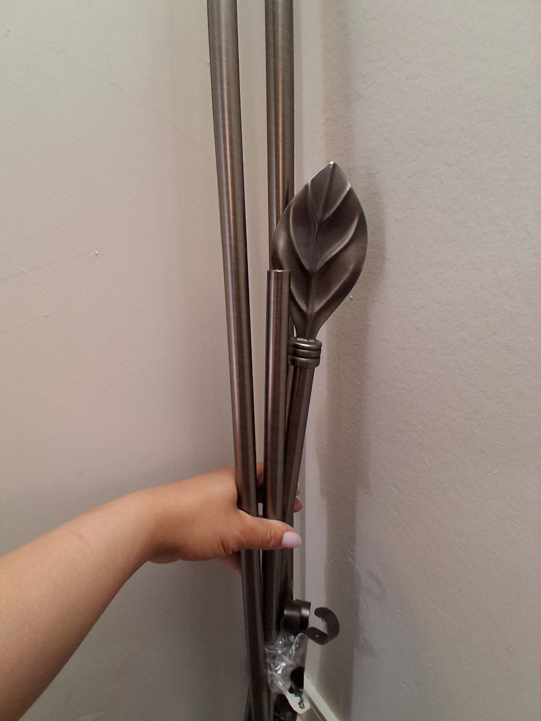 Metal Curtain Rod with Leaf Finial