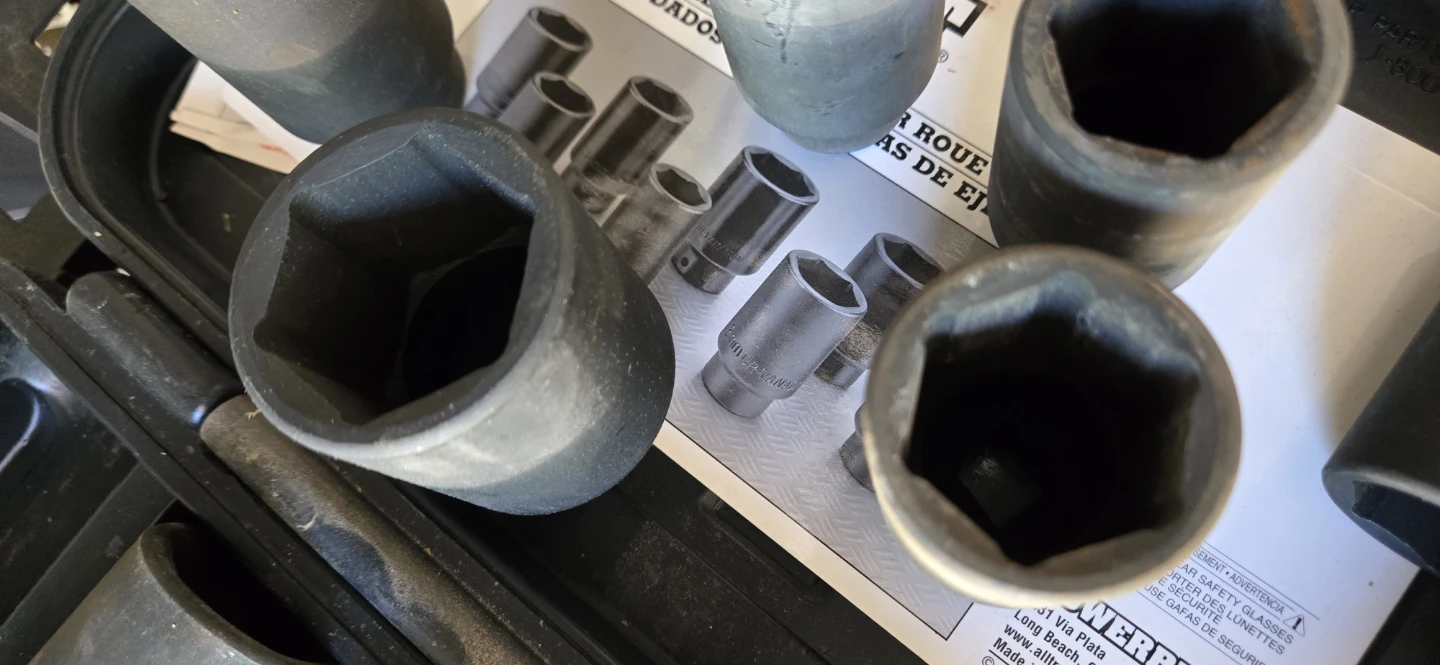 POWERBUILT 9-Pc Axle Nut Socket Set Kit #61 - photo 3