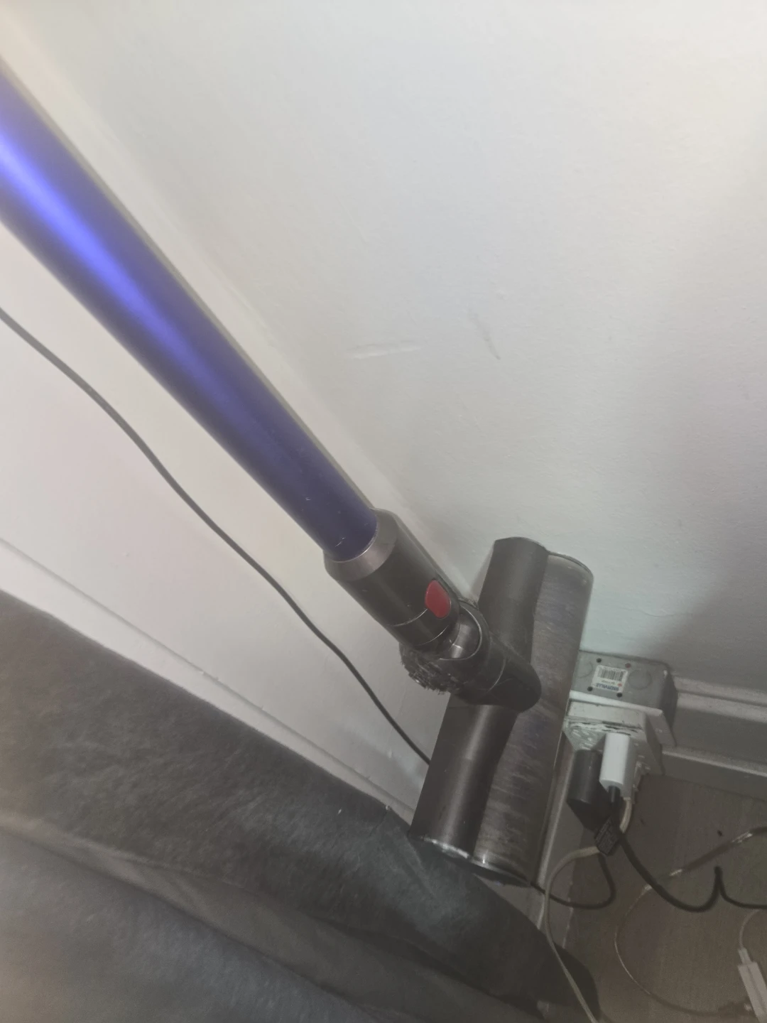 Dyson Cordless Vacuum Cleaner - photo 3