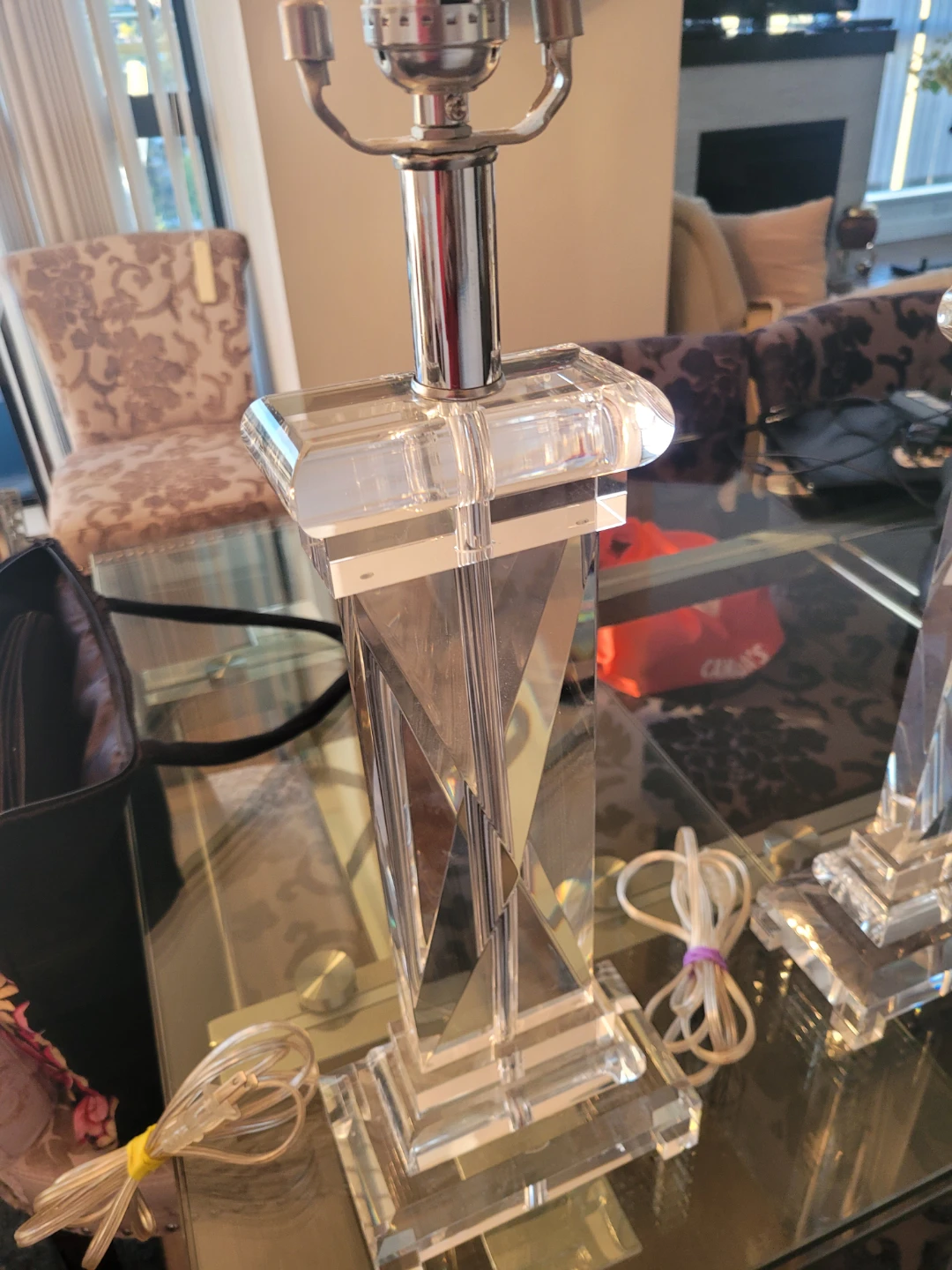 PAIR OF GORGIOUS AND CLASSY GLASS TABLE LAMPS - photo 3