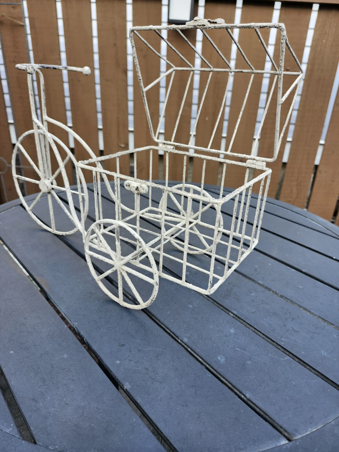 White wire tricycle planter basket - photo 3
