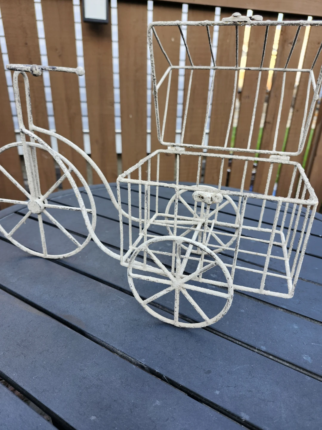 White wire tricycle planter basket - photo 4