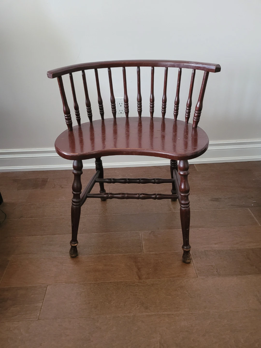 VINTAGE Dark Brown Wooden Spindle Back Chair